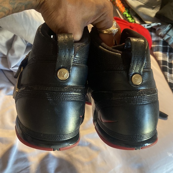 Lebron shoes - Picture 5 of 6